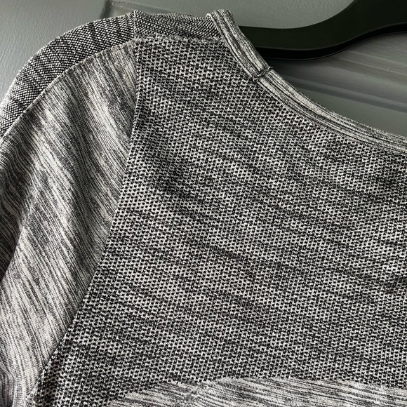 Zella Dry Wicking Charcoal long sleeve shirt sz. S - Picture 6 of 6